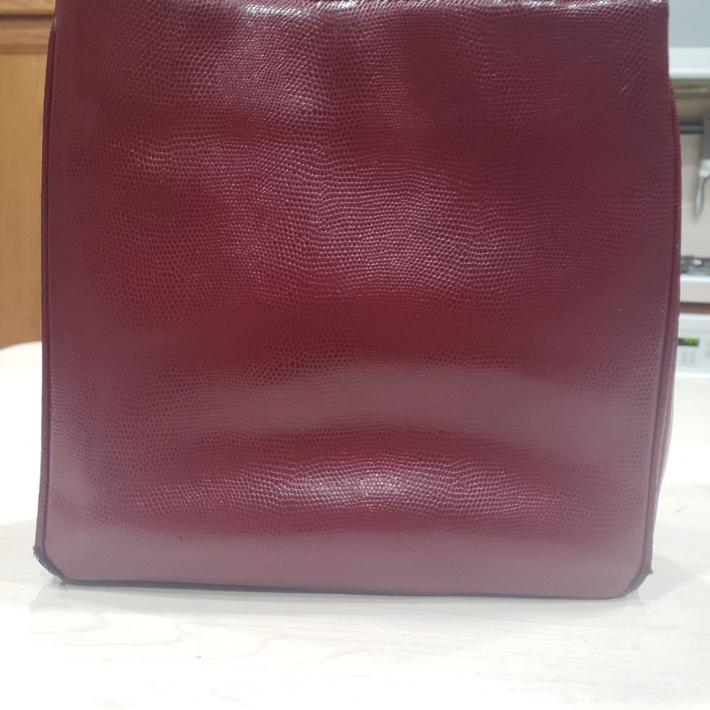 Cleo & Patek Paris refined pebbled leather red shoulder bag burgandy
